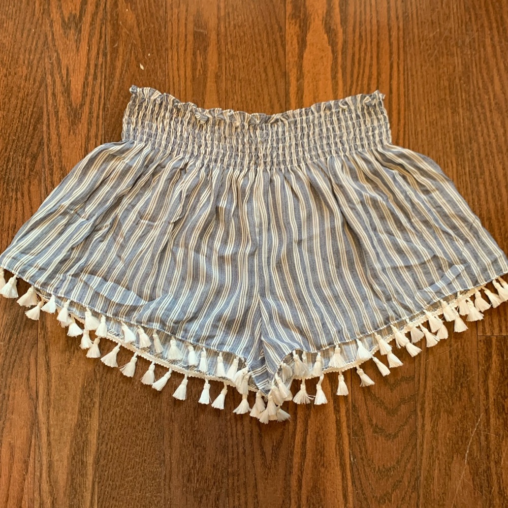 Shorts w/ tassel detail